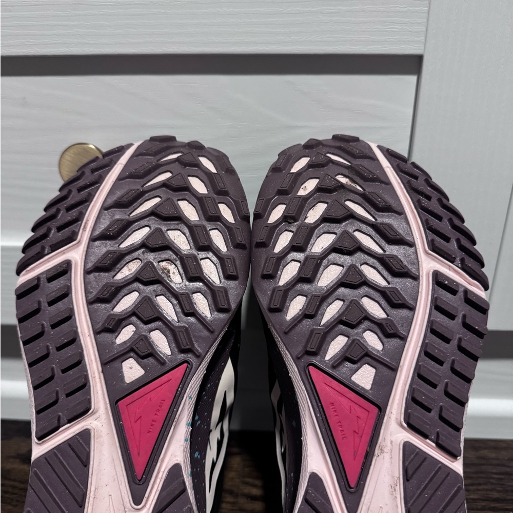 Nike Women's dark green and Pink Trail Shoes - Picture 5 of 6